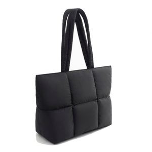 Bolso de hombro acolchado de nailon unisex, estilo puffer, para ordenador portátil, tipo shopper, grande, tipo bandolera, de moda personalizada - Product Image 2
