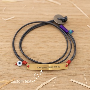 กำไลข้อมือเชือกแว็กซ์ปรับได้ แข็งแรง ทนทาน ทำจากสแตนเลสสตีลชุบทอง 18K พร้อมโลโก้แบบกำหนดเอง กำไลแฟชั่นแบบพันรอบข้อมือสำหรับคู่รัก - Product Image 3