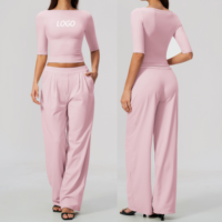 Ensemble de survêtement athlétique 2 pièces pour femme : haut court à col bateau et manches mi-longues, pantalon plissé à taille élastique et jambes larges – Tenue d'entraînement pour femme