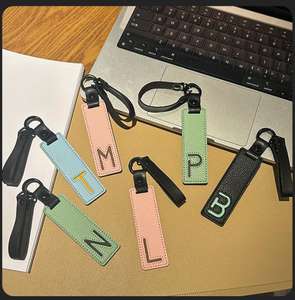 Porte-clés léger en cuir PU personnalisé <span class=keywords><strong>de</strong></span> <span class=keywords><strong>luxe</strong></span> élégant avec lettre <span class=keywords><strong>anglaise</strong></span> Porte-clés personnalisé avec anneaux - Product Image 3