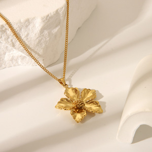 Set di Collane Songfu in Acciaio Inossidabile Placcato <span class=keywords><strong>Oro</strong></span> 18K con Ciondoli a Cuore e Fiore - Product Image 3