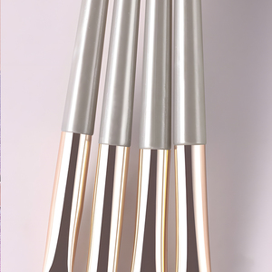 Ensemble de 8 pinceaux de maquillage pour les yeux en fibres synthétiques de qualité supérieure - Manche <span class=keywords><strong>argenté</strong></span>, application précise pour les fards à paupières, les sourcils et l'<span class=keywords><strong>eye</strong></span>-<span class=keywords><strong>liner</strong></span> - Product Image 6