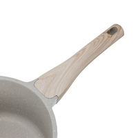 Casserole en aluminium moulé sous pression antiadhésive en céramique OEM ODM pour cuisine domestique, avec couvercle en verre à motif marbre blanc, 18 cm, pour lait et aliments pour bébés