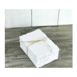 กระดาษพิมพ์คุณภาพสูง ปั๊มโลโก้ด้วยความร้อน กระดาษสีน้ำ ขนาด 5 <span class=keywords><strong>x</strong></span> 7 นิ้ว หนา 300 แกรม ขอบกระดาษแบบเด็คเคิล ทำจากฝ้ายบริสุทธิ์ ทำด้วยมือ - Product Image 1