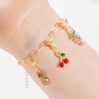 Porte-clés mignon 3D en émail avec fermoir mousqueton, motifs fruits d'été (cerise, avocat, pastèque, fraise), breloques légères et tendance pour bracelet DIY