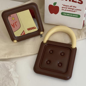 Nuovo <span class=keywords><strong>Specchio</strong></span> per il Trucco Multifunzionale Pieghevole Mini, <span class=keywords><strong>Specchio</strong></span> Creativo <span class=keywords><strong>a</strong></span> Forma di <span class=keywords><strong>Cioccolato</strong></span> Quadrato, <span class=keywords><strong>Specchio</strong></span> Cosmetico Retrò dalla Forma Unica - Product Image 1