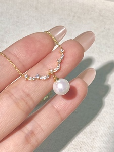 สร้อยคอหงส์พระจันทร์ประดับมุกธรรมชาติและเพทายเงินแท้ 925 จาก UM Jewelry สำหรับทุกเพศ เหมาะเป็นของขวัญวันครบรอบหรือใช้ในชีวิตประจำวัน - Product Image 2