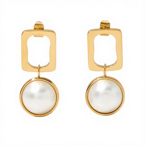 Aretes Colgantes de Acero Inoxidable Clioro, Estilo Vintage con Perla, Resistentes al Agua, Chapados en Oro PVD, Joyería de Moda para Mujer, Ideales para Fiestas - Product Image 2