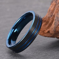 6mm 8mm Style élégant noir de tungstène brossé rainure décalée bleu à l'intérieur de l'anneau de placage noir pour hommes anneau de carbure de tungstène bleu
