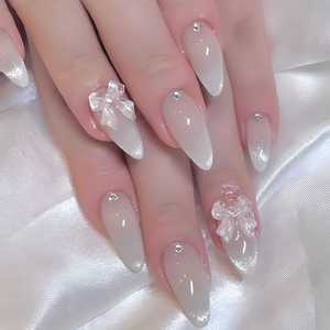 Vente en gros, 24 pièces, <span class=keywords><strong>manucure</strong></span> française à couverture complète avec diamants en pointillés et nœud 3D sur les ongles courts en amande, longue durée - Product Image 1