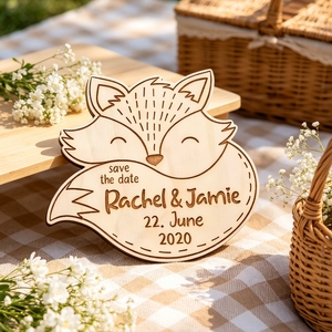 Plaque en bois personnalisée gravée au laser avec date et nom, pour annonce de mariage, thème forêt rustique, faite à la main - Product Image 2