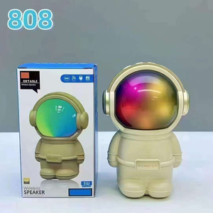 Altavoz Inalámbrico Astronauta con Luces LED RGB, Mini Subwoofer de Escritorio, Portátil para Exteriores, Regalo Creativo para Computadora - Product Image 3