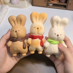 ตุ๊กตากระต่ายนุ่มนิ่มทำจากโฟม PU บีบแล้วคืนตัวช้า ของขวัญวันอีสเตอร์ บีบคลายเครียด รูปทรงแท่งเนย - Product Image 1