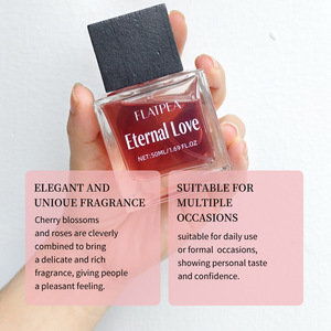 La fragancia frutal para mujer con aroma a maracuyá, sándalo y vainilla es sin alcohol y tiene un aroma duradero. - Product Image 3