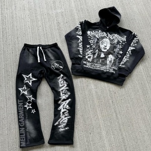 Ensemble de survêtement homme deux pièces personnalisé de haute qualité, comprenant un sweat à capuche délavé à l'acide et un pantalon de survêtement évasé, avec impression sérigraphiée et effet délavé soleil - Product Image 1