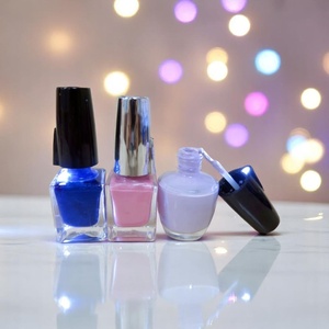 Tapa de esmalte de uñas con cepillo iluminado - Product Image 2