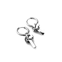 Boucles d'oreilles créoles unisexes punk avec croix pendante, en acier inoxydable, détail noué, style niche unique et urbain, vente en gros