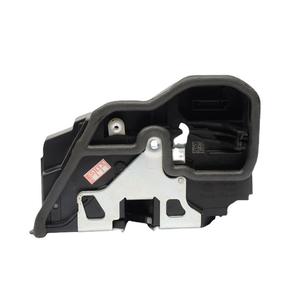 Mécanisme de verrouillage de porte central avant gauche en plastique neuf pour BMW Série 5, modèles X5, X1, X6, 535i - Référence 51217318421 - Product Image 2