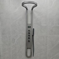 Colonne de douche intelligente pour la maison avec éclairage circulaire, jet de pluie supérieur, affichage de la température en temps réel, douchette à main, équipement de salle de bain OEM ODM