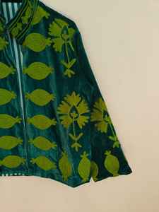 Chaqueta Bordada Suzani de Terciopelo, Abrigo Artesanal Verde de Arte Popular, Chaqueta Étnica Boho para Mujer - Product Image 3
