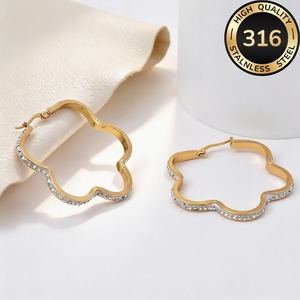 Boutons de manchette européens et américains les plus vendus, ornés de fleurs et de diamants, pour femmes, haut de gamme, polyvalents, en forme d'étoile, plaqués or - Product Image 4