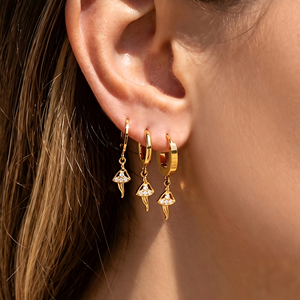 Pendientes Huggie de Acero Inoxidable Chapados en Oro de 18K con Circonita 5A, Antideslustre, Joyería Minimalista de Lujo Ligero para Mujer - Product Image 1