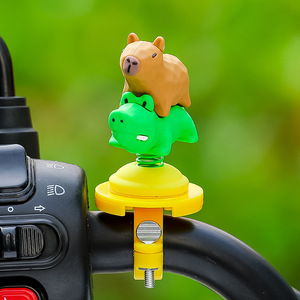 Adorno para manillar de bicicleta Capybara, juguete decorativo duradero de plástico para bicicleta y coche - Product Image 1