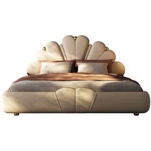 <span class=keywords><strong>Lit</strong></span> en cuir <span class=keywords><strong>de</strong></span> luxe <span class=keywords><strong>romantique</strong></span> à la française pour chambre à coucher, tête <span class=keywords><strong>de</strong></span> <span class=keywords><strong>lit</strong></span> en forme <span class=keywords><strong>de</strong></span> cœur <span class=keywords><strong>de</strong></span> pétale avec couture 3D et accents <span class=keywords><strong>de</strong></span> boules dorées - Product Image 3