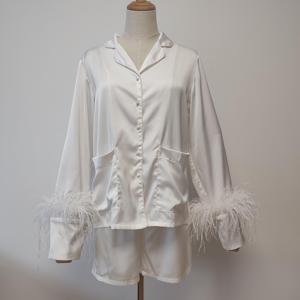 Pijamas Femininos Elegantes para Festa, Conjunto de Pijamas Térmicos de Seda Satin com Manga Longa e Detalhes em Plumas - Product Image 5