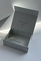 Boîte cadeau pliante de luxe avec aimant personnalisé, emballage professionnel haut de gamme pour vêtements, gaufrage et pelliculage mat