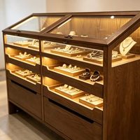 Vitrine à bijoux éco-responsable éclairée par LED, dimensions personnalisables, construction durable, finition de haute qualité pour les magasins de détail