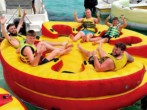 Prix d'usine, <span class=keywords><strong>coussin</strong></span> <span class=keywords><strong>flottant</strong></span> gonflable, jeux aquatiques confortables, canapé UFO gonflable rempli d'eau, <span class=keywords><strong>bateau</strong></span> remorquable Twister - Product Image 2