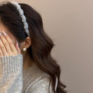 ที่คาดผมล้างหน้าแบบมีซี่ฟันกันลื่น สีพื้น ขนาด 14 ซม. สไตล์ปาร์ตี้ สำหรับผู้หญิง ใช้ได้ทุกวัน อุปกรณ์เสริมผม - Product Image 2