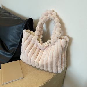 Nouveau style sac fourre-tout de luxe en fausse fourrure pour femme, grand sac à bandoulière rayé et moelleux, sac de shopping doux et tendance en peluche - Product Image 5