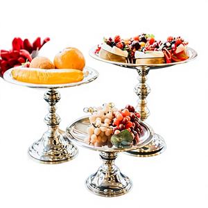 Support à gâteau en laiton plaqué argent fait à la main, 3 tailles différentes, mobilier de salle à manger moderne pour hôtel - Product Image 1