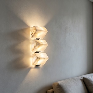 Lámpara de Pared Escultural de Alabastro Español, Diseño Plegado y en Capas, con LED de Latón para Sala de Estar, Dormitorio u Hotel - Product Image 4