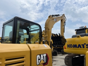 Excavatrice sur chenilles Caterpillar 306E2 d'occasion économique, petite excavatrice avec options de godet, tarière et marteau hydraulique. - Product Image 4