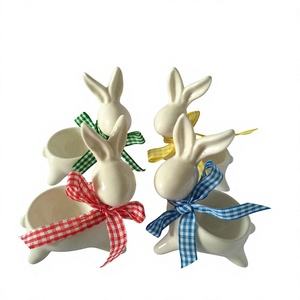 Vente <span class=keywords><strong>en</strong></span> gros uniquement : Lapin de Pâques <span class=keywords><strong>en</strong></span> céramique blanche avec ruban coloré, plateau à œufs <span class=keywords><strong>en</strong></span> <span class=keywords><strong>porcelaine</strong></span> pour la décoration de la maison - Product Image 1