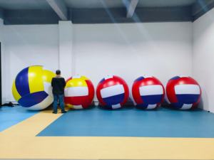 <span class=keywords><strong>Ballon</strong></span> de volley-ball gonflable géant avec logo personnalisé Modèle de football décoratif <span class=keywords><strong>Ballon</strong></span> de volley-ball gonflable géant - Product Image 5
