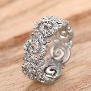 Anello Traforato con Motivi Floreali per Donne, Gioiello da Dito Scintillante e alla Moda - Product Image 4