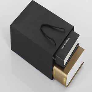 Sac en carton noir de luxe personnalisé avec impression de personnalité et marquage à chaud, recyclable, avec logo sur mesure pour emballage de détail - Product Image 4