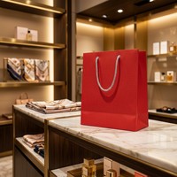 Sacs de shopping en papier couché personnalisés avec logo et poignées en corde de papier pour emballage cadeau de marque de magasin d'animaux – Vente en gros
