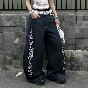 Jean large brodé contrastant, coupe ample, longueur au sol, style urbain, flatteur, amincissant, décontracté - Product Image 1