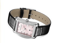 Cette montre pour femme personnalisable de style princesse présente un cadran en nacre et des griffes en zircon, ce qui la rend une montre éblouissante.