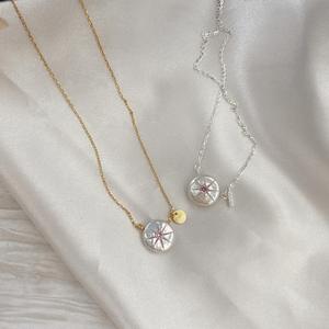 Collar con Colgante Circular Minimalista de Plata de Ley S925 con Cuentas de Tres Vidas y Tres Generaciones - Product Image 3