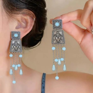 Boucles d'oreilles créoles QX rétro géométriques tendance, élégance raffinée, bijoux haut de gamme robustes - Product Image 4