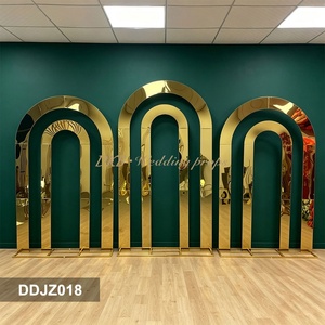 ฉากหลังงานแต่งงานกลางแจ้งแบบปรับได้ DKB Gold โครงโลหะโค้งสีทองตกแต่งหรูหราด้วยกระจกเงา สำหรับงานปาร์ตี้และงานอีเว้นท์ - Product Image 3