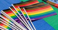 Vente chaude Chine Fabricant Bas Prix En Plein Air Acclamations LGBT Double Couture Avec Deux Grommet Arc-En-Drapeau De Processus