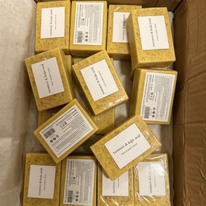 สบู่ขมิ้นผสมโคจิกแอซิด แบรนด์ส่วนตัว สำหรับแก้ไขจุดด่างดำ บำรุงผิว ลดรอยดำจากฝ้า กระ จุดด่างดำ ขายส่ง - Product Image 1