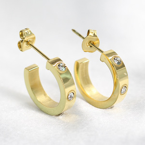 Boucles d'oreilles Huggie 4 mm en acier inoxydable plaqué or, incrustées de strass en forme de U, bijoux de mode - Product Image 1